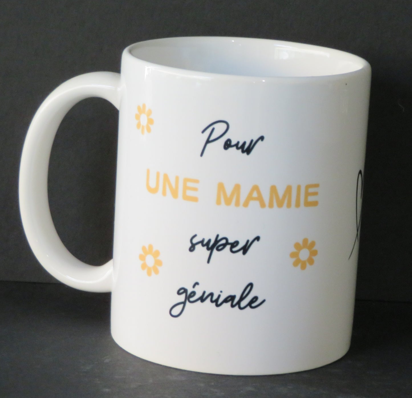 Mug " Pour une mamie super géniale ... on t'aime"