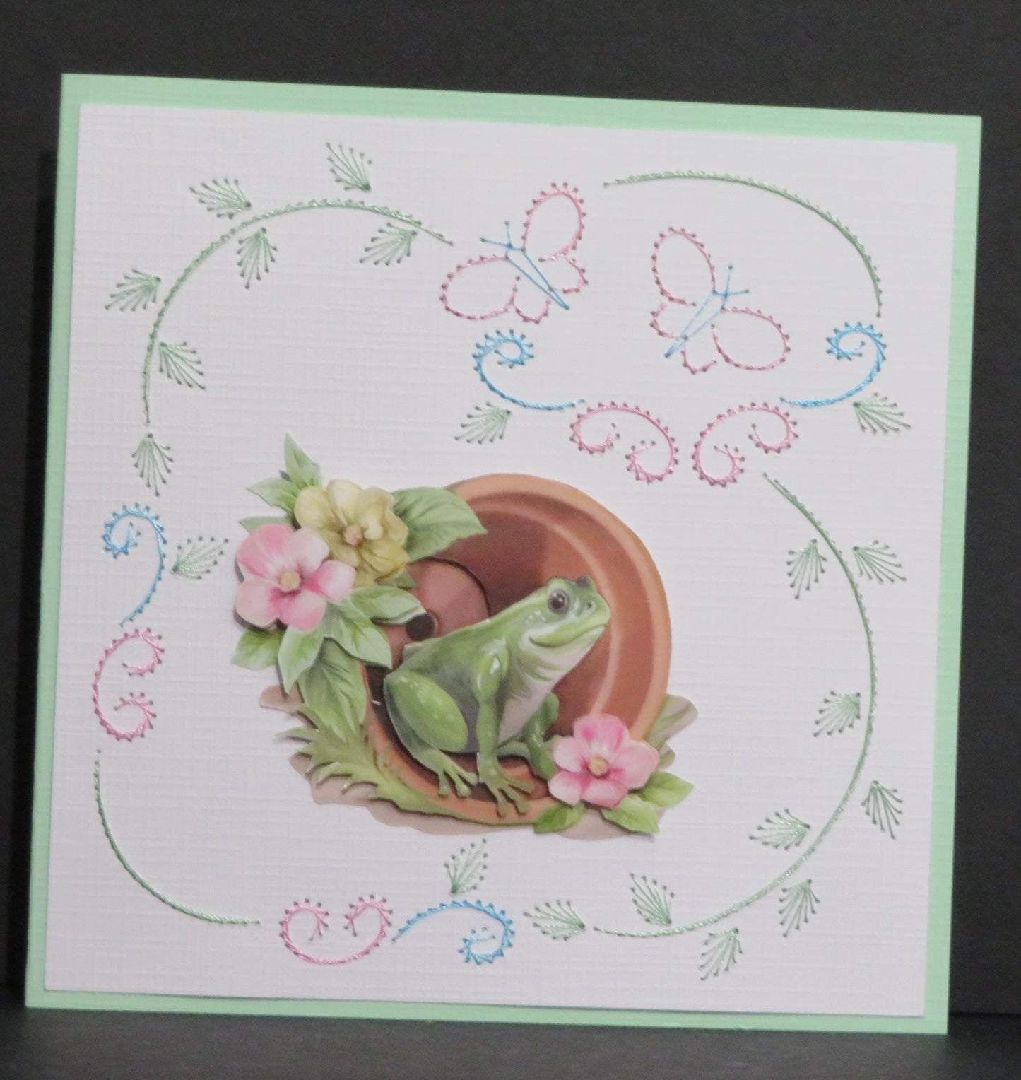 Carte artisanale 3D et broderie - grenouille