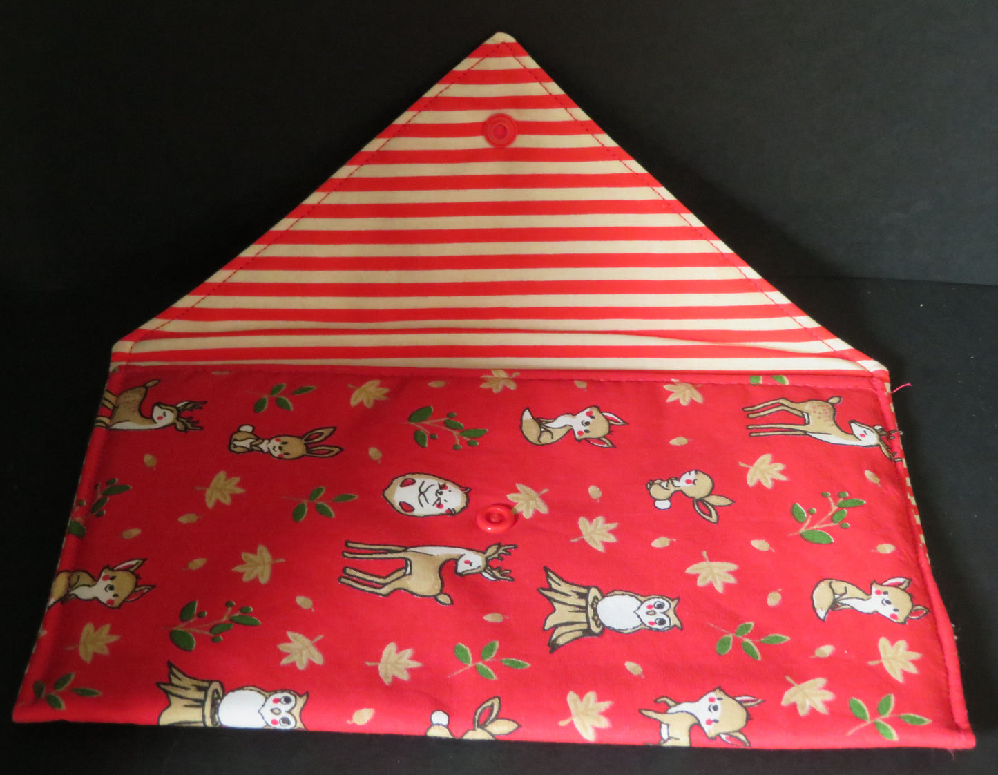 Pochette rouge avec animaux de la forêt