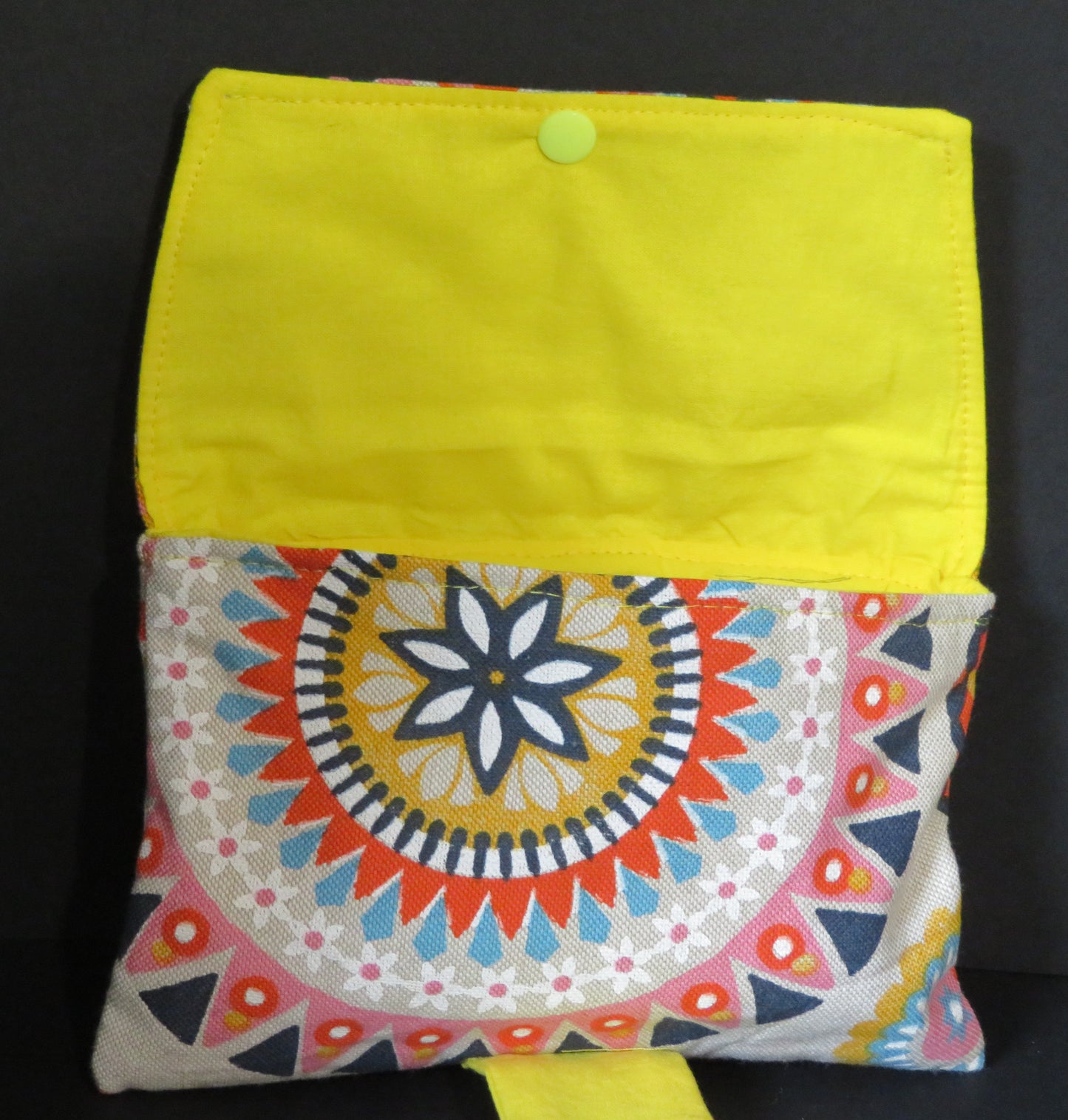 Pochette motifs colorés