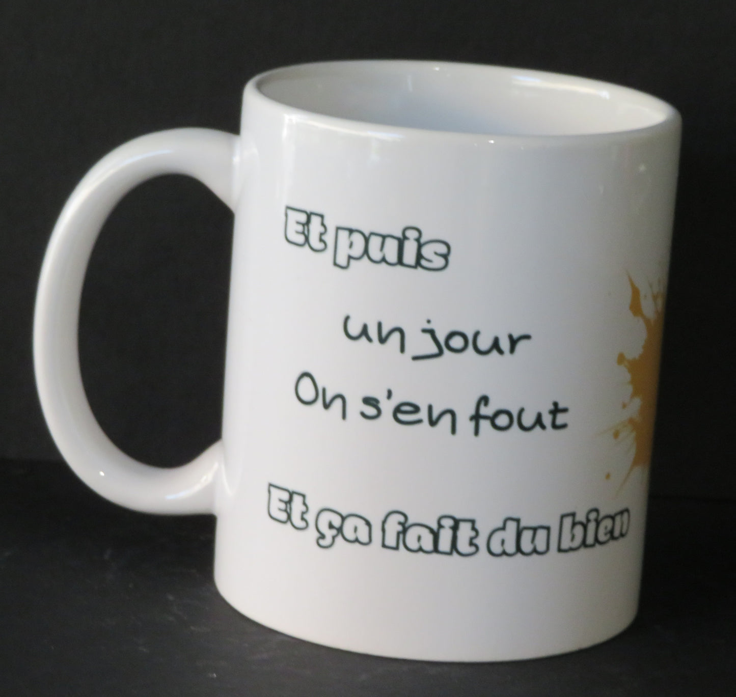 Mug " Et puis un jour on s'en fout et ca fait du bien"