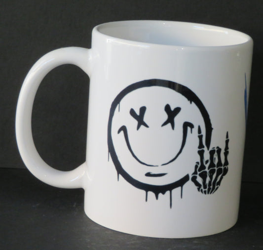 Mug "Bizarrement, quand tu arrêtes de fréquenter certaines personnes, tout va mieux dans ta vie.