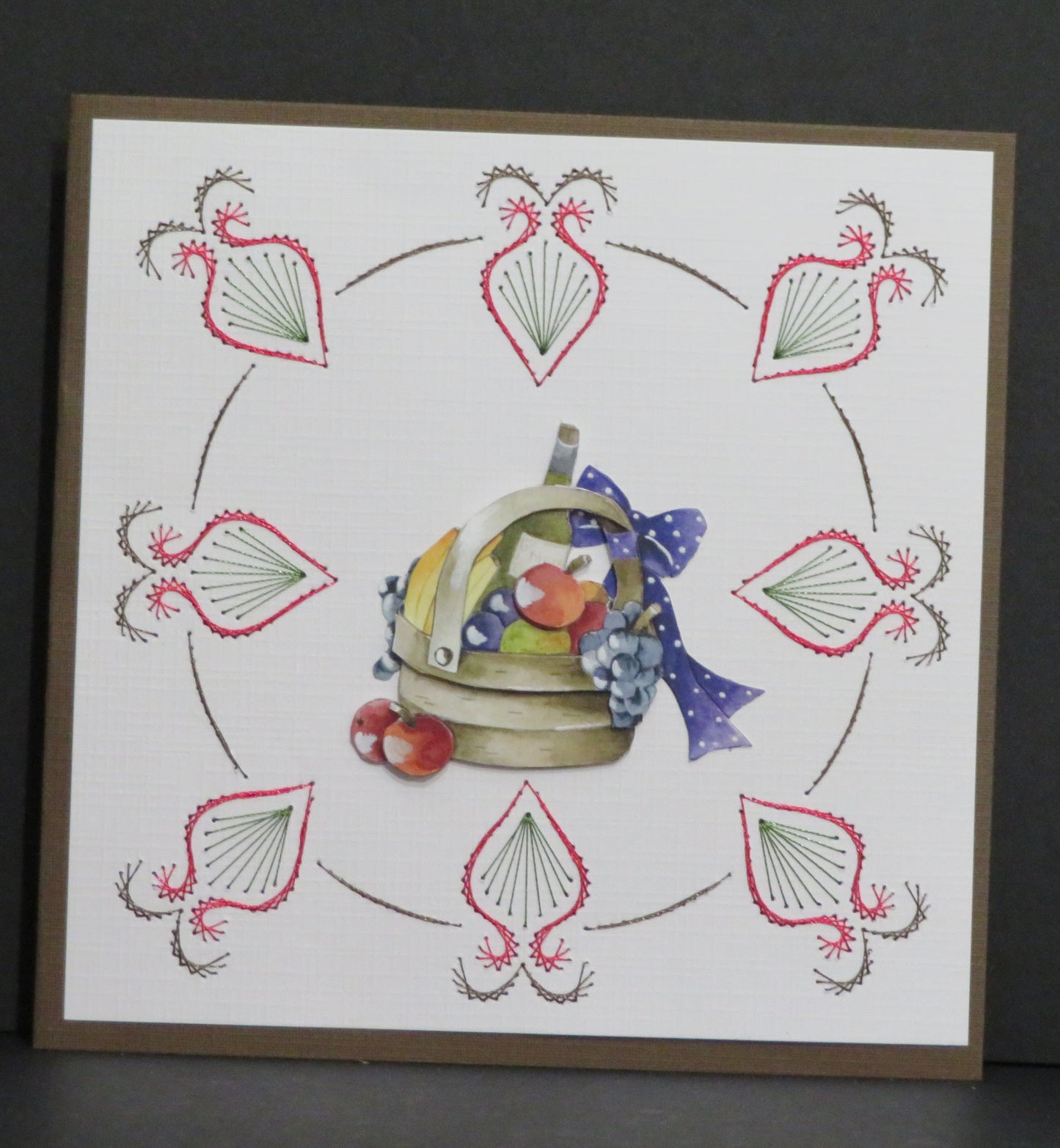 Carte artisanale 3D et broderie - Panier pique-nique