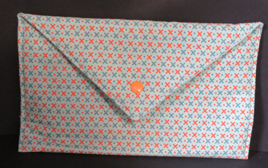 Pochette verte avec croix oranges et vertes