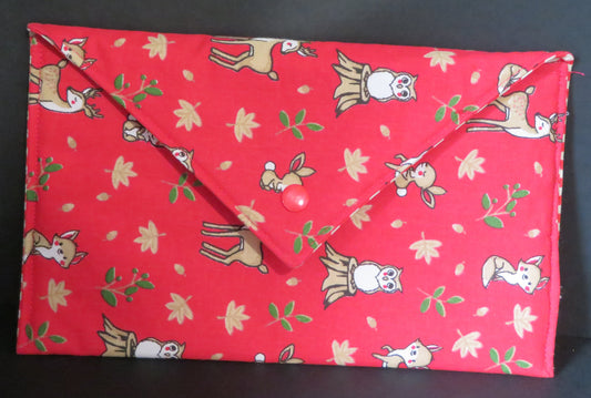 Pochette rouge avec animaux de la forêt