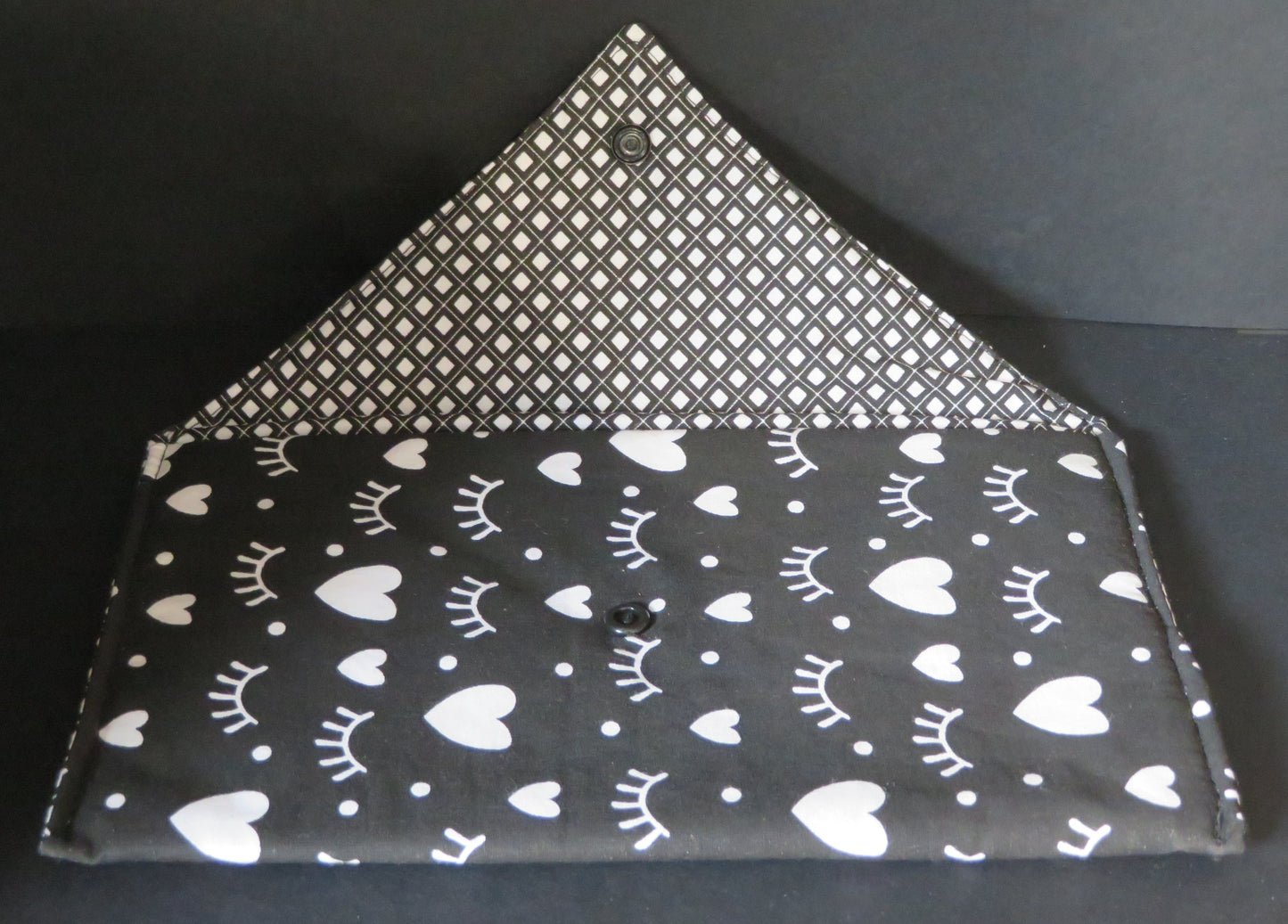 Pochette pratique noir et blanche