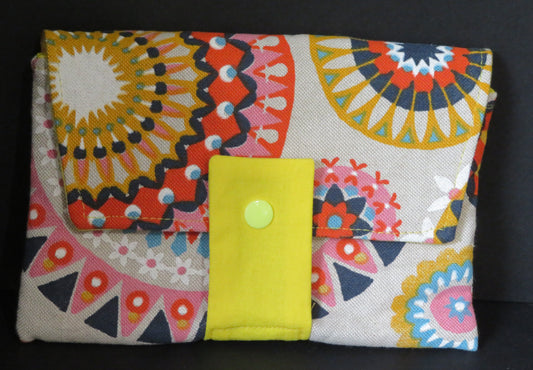 Pochette motifs colorés